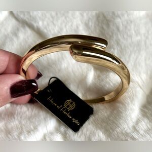 NWT Beautiful House of Harlow Bracelet